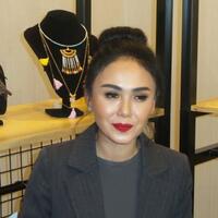 ternyata-yuni-shara-suka-bawa-termos-kecil-kalau-kemana-mana-buat-apa-ya