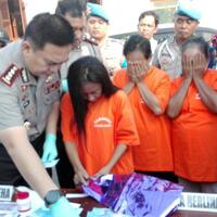 wanita-yang-produksi-uang-palsu-di-surabaya-ternyata-seorang-pemandu-lagu-karaoke