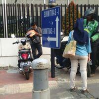 lawan-go-jek-dan-uber-grab-gaet-raksasa-china