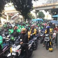 merasa-dijebak-polisi-di-jlnt-ojek-online-blokade-jalan-casablanca