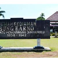misteri-bayangan-hitam-di-rumah-pengasingan-bung-karno