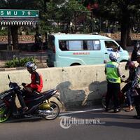 sudah-dijaga-polisi-puluhan-pemotor-masih-nekat-terobos-jlnt-casablanca
