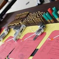 mengaku-anggota-perbakin-lelaki-ini-tawarkan-senjata-api-rakitan-ke-pelanggannya