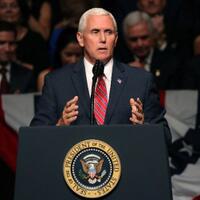 trump-terus-tertekan-mike-pence-menanti-di-tikungan