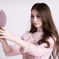 hannah-tampil-secantik-boneka-barbie-tapi-susah-dapat-pacar-bahkan-sering-dibully