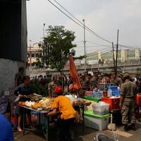 pkl-ini-marah-karena-terjaring-operasi-tertib-trotoar