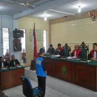 penanam-ganja-untuk-obati-istrinya-divonis-8-bulan-penjara