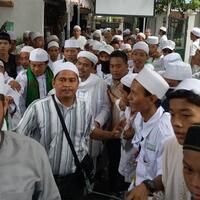 pengacara-rizieq-habib-siap-diperiksa-umatnya-yang-belum-siap