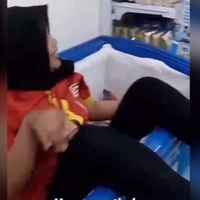 heboh-foto-karyawan-duduki-freezer-nugget-alfamart-minta-maaf