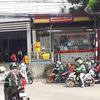 ojek-online--duduki--trotoar-stasiun-dukuh-atas