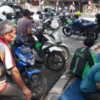 jakarta-siapkan-lahan-parkir-khusus-ojek-aplikasi