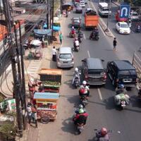trotoar-di-kramat-jati-dipenuhi-pedagang-buah