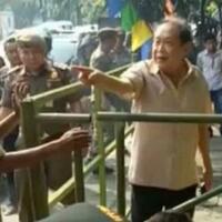 orang-ini-pasang-pagar-besi-di-trotoar-ngomel-saat-dibongkar-dishub