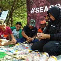 nelayan-di-banyuwangi-ini-sulap-sampah-plastik-jadi-batu-bata