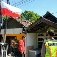 pasang-bendera-terbalik-seorang-ibu-hamil-di-sidoarjo--dihukum