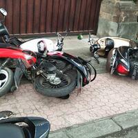 dianggap-menghalangi-motor-motor-ini--dirobohkan--saat-parkir-depan-pagar-rumah