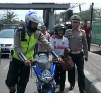 pemotor-di-cengkareng-menangis-histeris-karena-ditilang