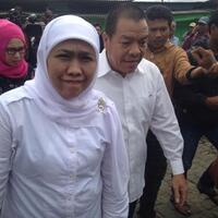 di-kediaman-fatmawati-khofifah-jahit-bendera-merah-putih