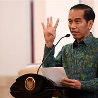 presiden-serahkan-kip-untuk-1725-siswa-di-jember