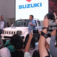 sang-legendaris-4x4-suzuki-jimny-diluncurkan-di-giias-2017-harga-jualnya-rp-285-juta