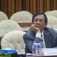 mahfud-md-yang-bilang-gedung-dpr-miring-itu-yang-miring