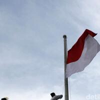 mui-tepis-isu-fatwa-haram-pemasangan-bendera-ri-di-masjid