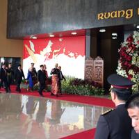 jokowi-dan-jk-kenakan-pakaian-adat-ke-mpr