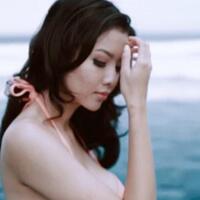 tampil-berbikini-putri-perdamaian-indonsia-pukau-netizen