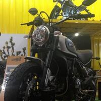 scrambler-ducati-sixty2-ditawarkan-dengan-harga-spesial-bonus-helm-half-face