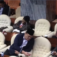 jokowi-pidato-kenegaraan-ada-yang-kepalanya-miring