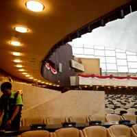 gedung-dpr-sesak-retak-dan-bergeser