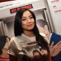 tak-disangka-perutnya-masih-ramping-ternyata-titi-kamal-hamil-6-bulan