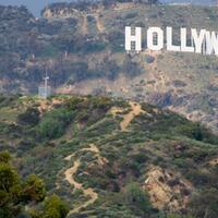 9-artis-hollywood-yang-bangga-jadi-orang-beragama