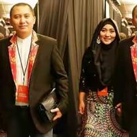 perbedaan-pakaian-bos-first-travel-menjadi-viral