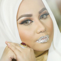 bibir-anniesa-hasibuan-bertabur-kristal-swarovski-korban-first-travel-nyinyir
