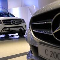 banderol-mercy-c200-baru-goyahkan-iman-konsumen-sedan-medium-jepang