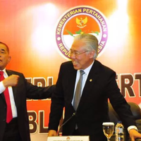 penjelasan-mendag-soal-barter-kerupuk-dengan-sukhoi