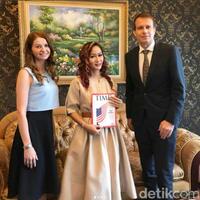 selain-inul-daratista-tri-rismaharini-hingga-jokowi-di-wawancarai-majalah-time