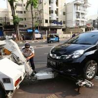 aneh-aturannya-ada-sejak-tahun-2o14-kenapa-baru-sekarang-mobil-tanpa-garasi-ditindak