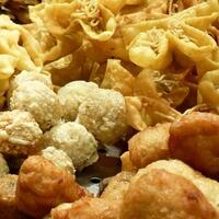 habis-olahraga-enaknya-ngemil-8-camilan-murah-ini-sambil-ngopi