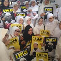 istri-minta-didoakan-novel-terhindar-dari-fitnah