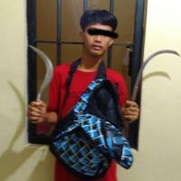 sok-jagoan-pelajar-bacok-polisi-pakai-celurit-hanya-karena-di-stop