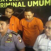 puluhan-warga-gagal-umrah-karena-tiket-palsu