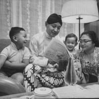 ini-yang-dilakukan-presiden-soeharto-saat-ibu-negara-dihina