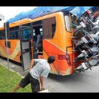 gokil-lantai-1-bus-ini-isinya-motor-dan-lantai-2-nya-untuk-penumpang