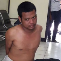 apes-maling-ini-terkurung-dalam-mobil-fortuner-di-gambir