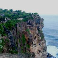 tebing-pura-uluwatu-retak-pemda-kucurkan-rp25-m
