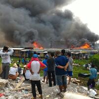 permukiman-di-belakang-wtc-mangga-dua-terbakar