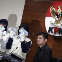 uang-suap-wali-kota-batu-dibungkus-koran