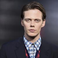 bill-skarsgard-buah-manis-badut-pennywise